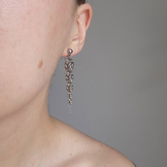 Gothic medieval chain mail pointy long silver earrings ✦ stainless steel ✦ - Picture 3 of 8